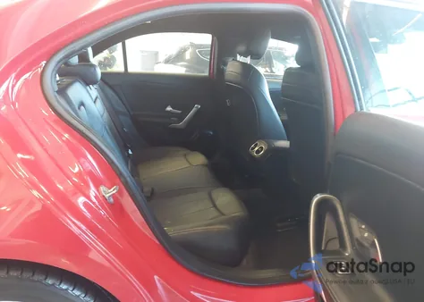 2019 Mercedes-Benz A 220 4Matic z USA, uszkodzony, nr VIN WDD3G4FB3KW019950